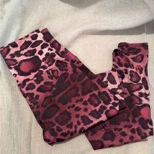 Onzie high waisted leggings 🐆